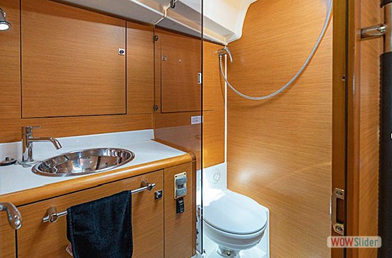 Forward-Stateroom-Head