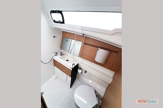 Forward-Cabin-Head Forward-Cabin-Head